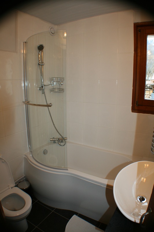 First Floor Shower Bath Maison Deux Coeurs